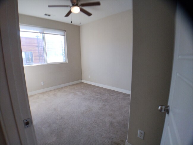Building Photo - 139 W Live Oak Ave