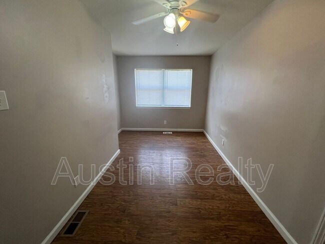 Foto del edificio - 7064 Mitchell Ave