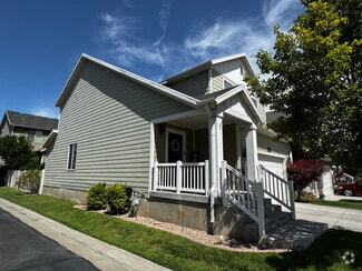Building Photo - 2527 Olivia St