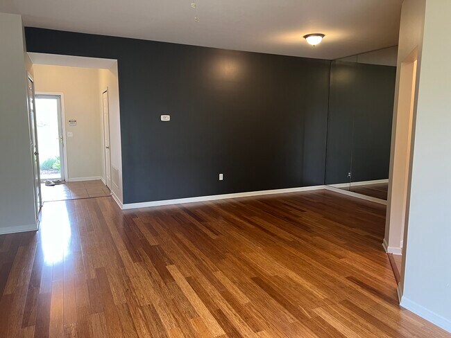 Foto del edificio - 54738 Monarch Dr