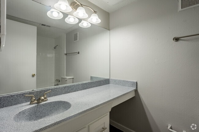 2BR,2.5BA - 1,035SF - Bathroom - Forest Park Village