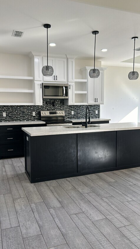Foto principal - 8817 Swan Lk Dr
