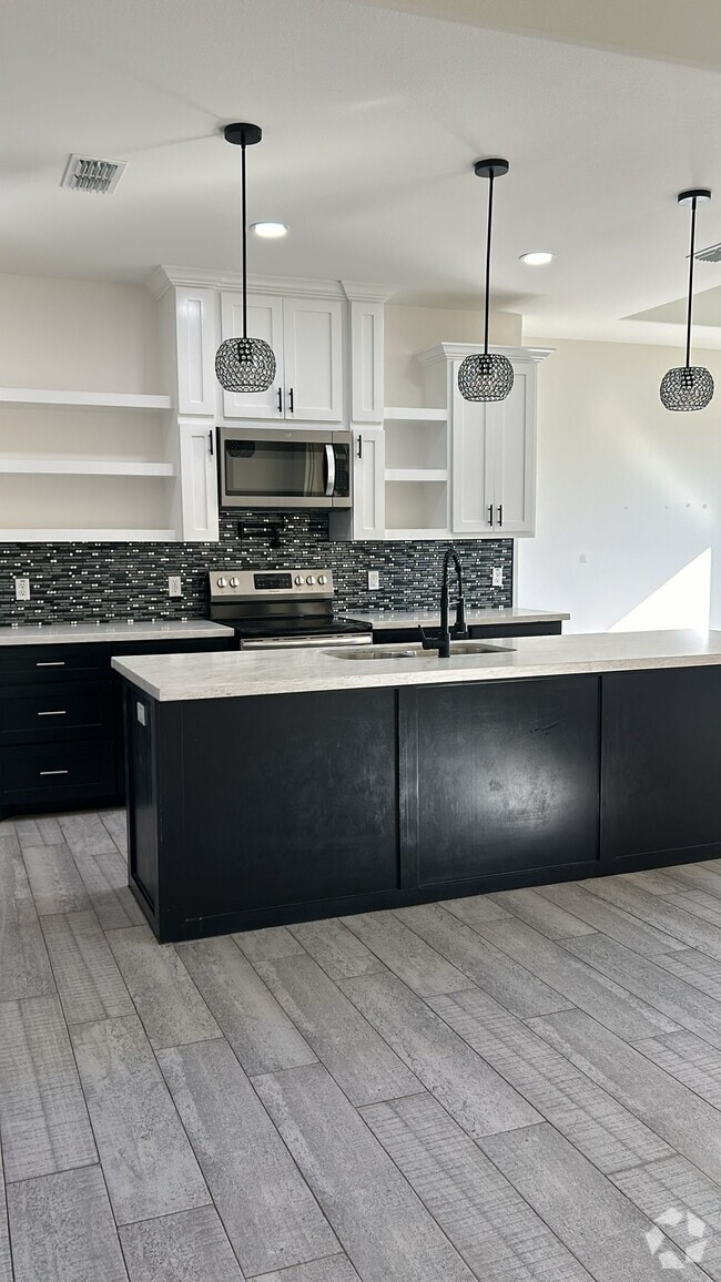 Building Photo - 8817 Swan Lk Dr