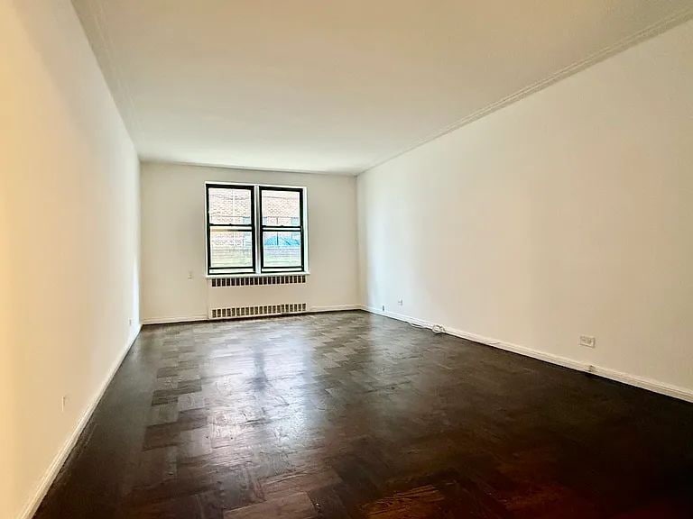 "Charming 1-Bedroom Retreat in the Heart of Forest Hills – Your Perfect Urban Oasis!" - "Charming 1-Bedroom Retreat in the Heart of Forest Hills – Your Perfect Urban Oasis!"