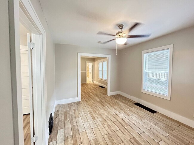 Building Photo - Utah Manor **Move in Special $200 Off Firs...