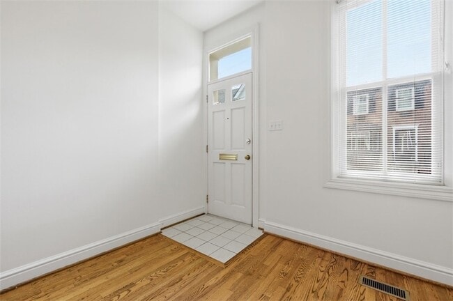 Building Photo - 326 Hailman St