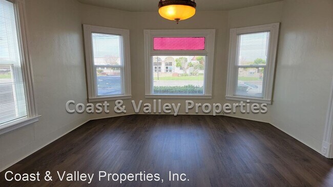 Building Photo - 3 br, 1 bath House - 551 Iverson St.