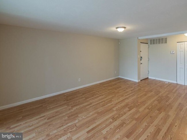 Building Photo - 3331 Huntley Square Dr