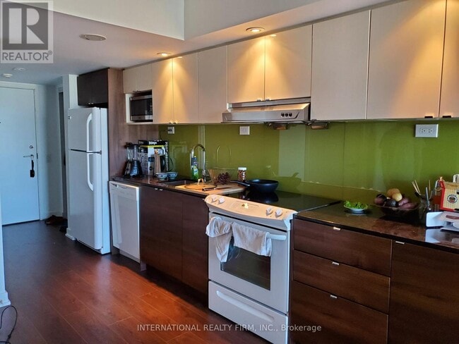 Building Photo - 121 McMahon Dr