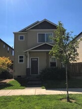 Building Photo - 2630 NE 88th Pl