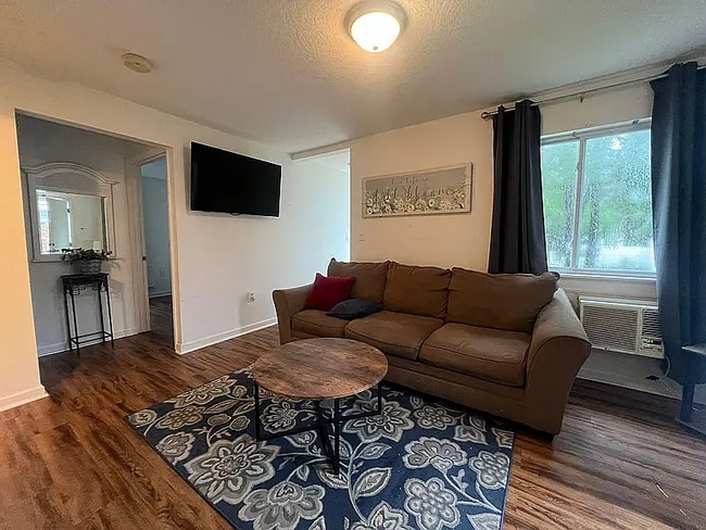 Building Photo - 702 Mitchell Dr