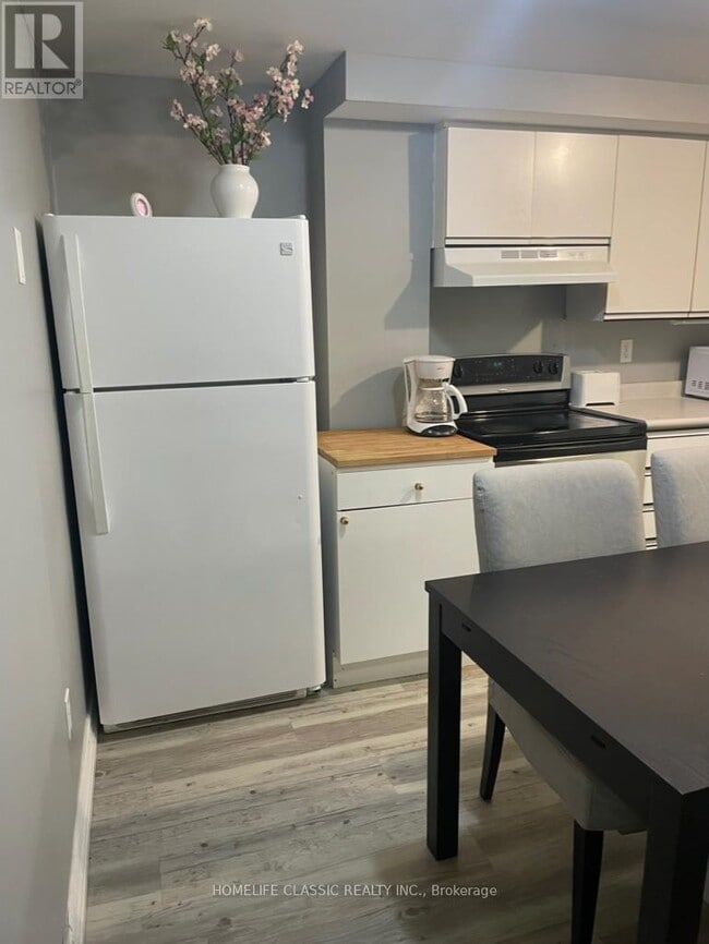 Building Photo - 102 Church St S