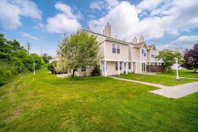 Building Photo - 1421 Whispering Hills Dr