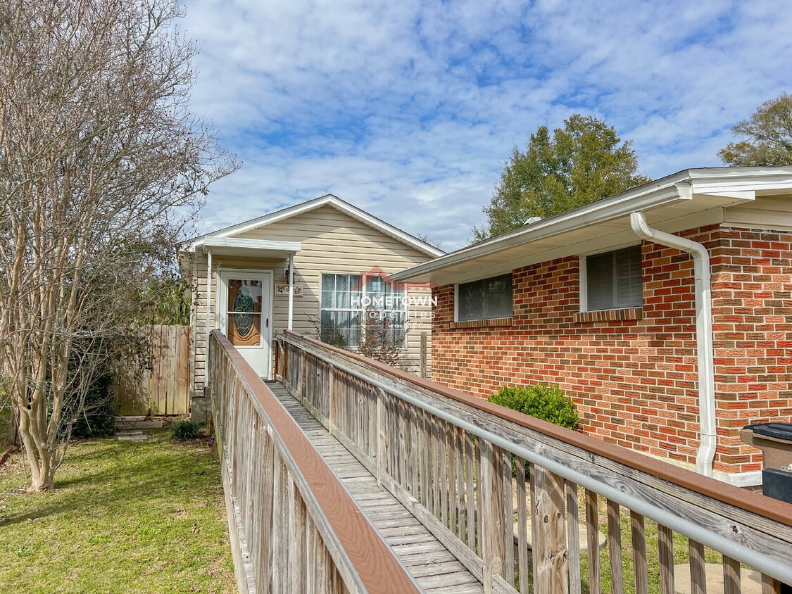 Primary Photo - Tiny home in Heart of Pensacola