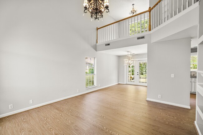 Building Photo - 3127 Creekview Ln