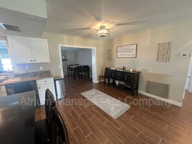 Foto del edificio - 5119 Ferncrest Dr