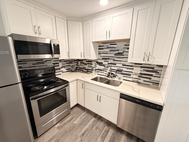 Building Photo - 5498 Carlson Dr