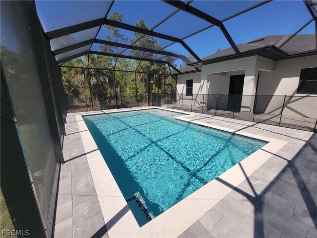 Building Photo - 4782 8th Ave SE