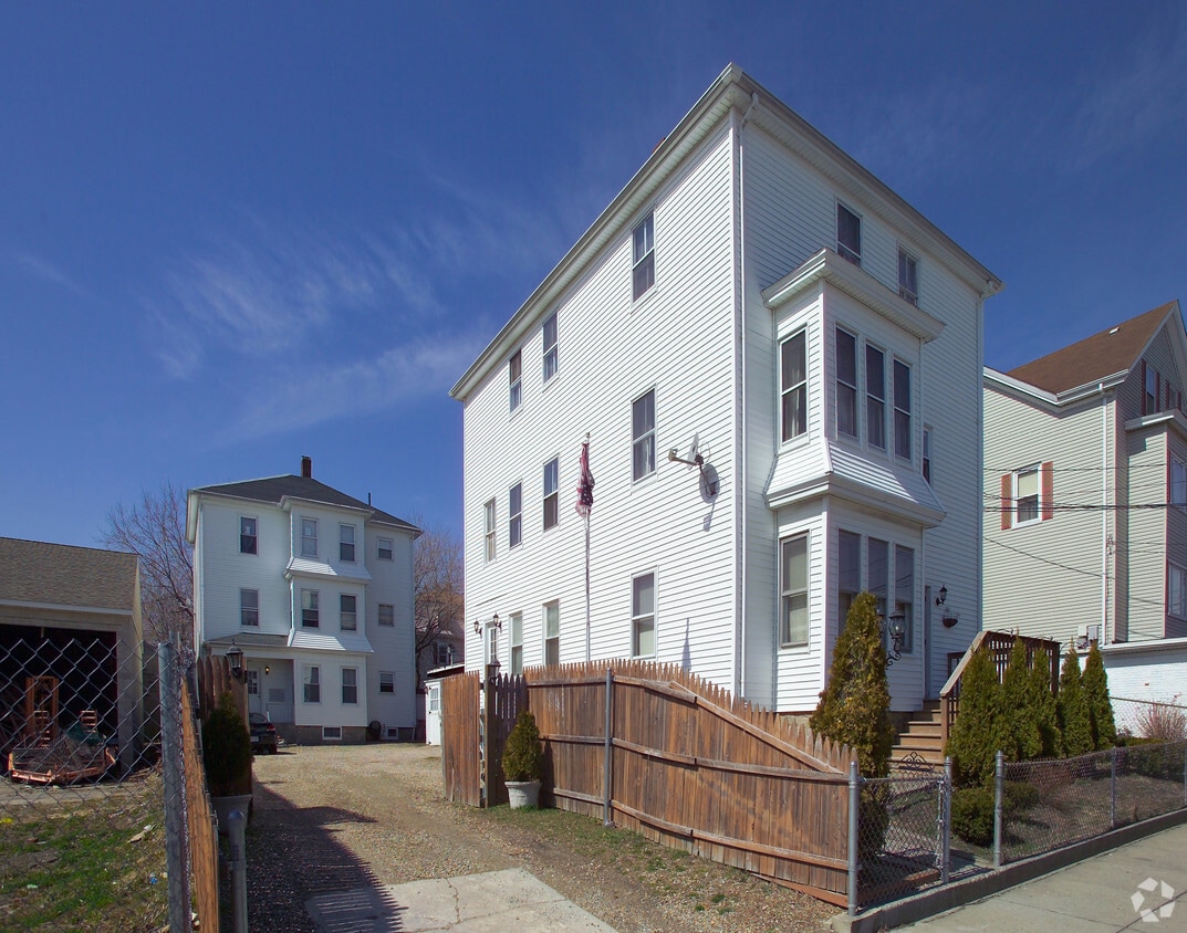 Building Photo - 273 E Main St