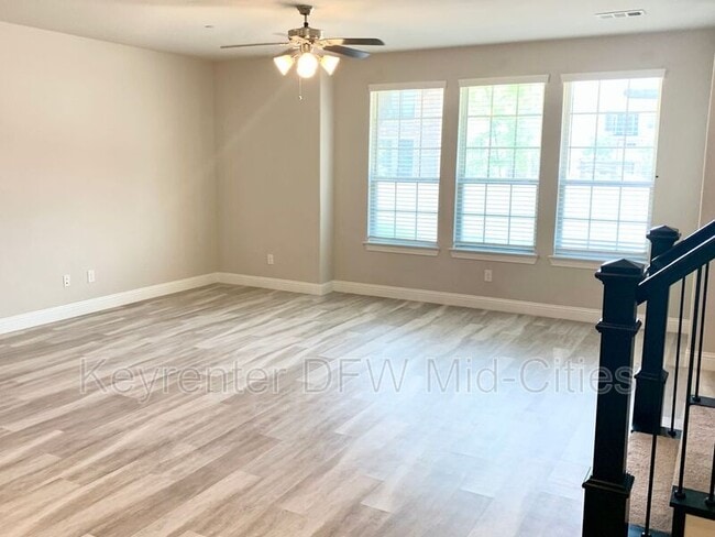 Photo - 914 Estelle Dr House