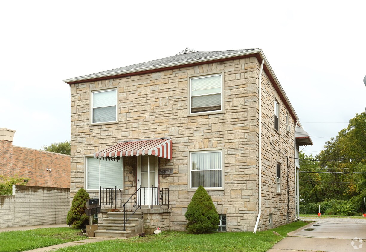 Primary Photo - 24920-24930 Outer Dr