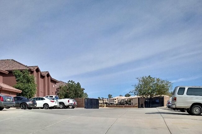 Guest Parking area & Garbages - 810 Indian Head Dr