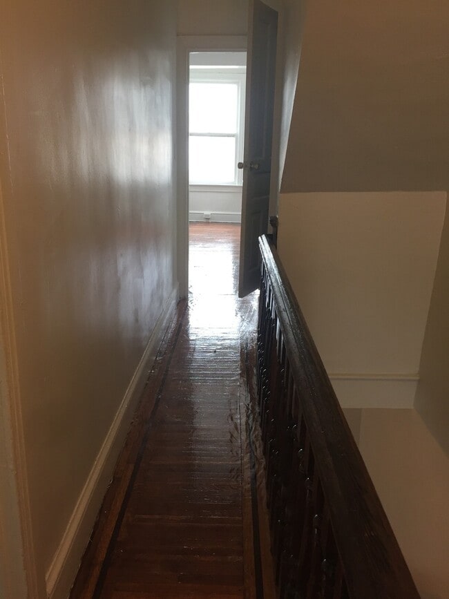 Building Photo - 5 Bedroom, 1 Bath, Parking-York City SD