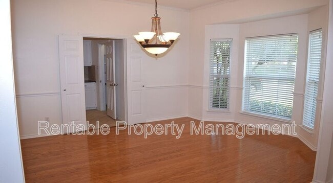 Building Photo - 3600 Ruidoso Dr