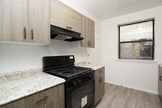 Building Photo - Recently Renovated 2bed in the heart of Lo...