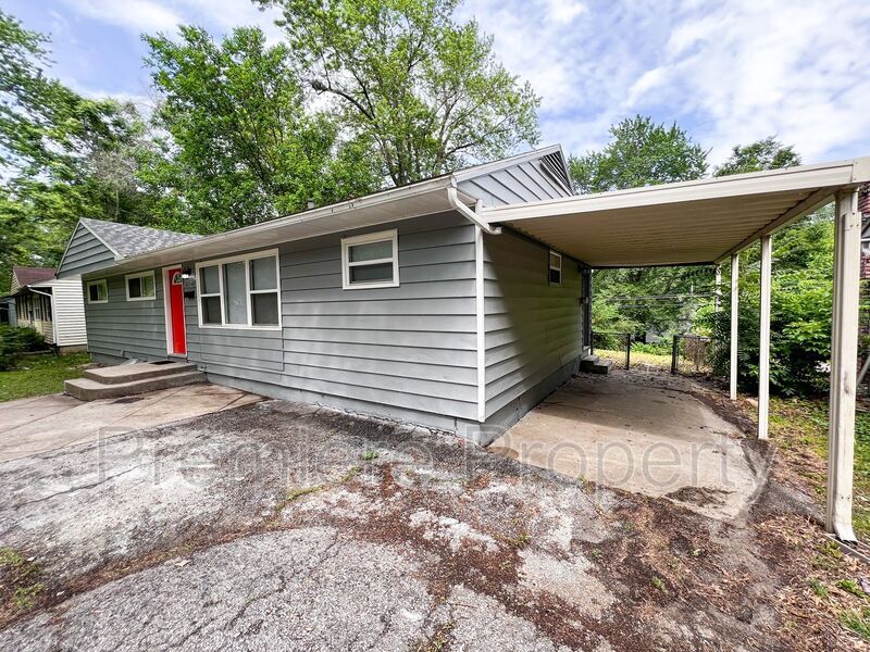 Building Photo - 11347 Sycamore Terrace