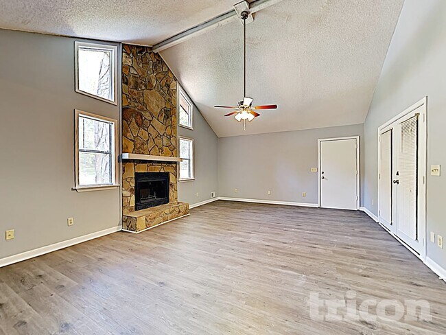 Foto del edificio - 4580 Woodcroft Cove