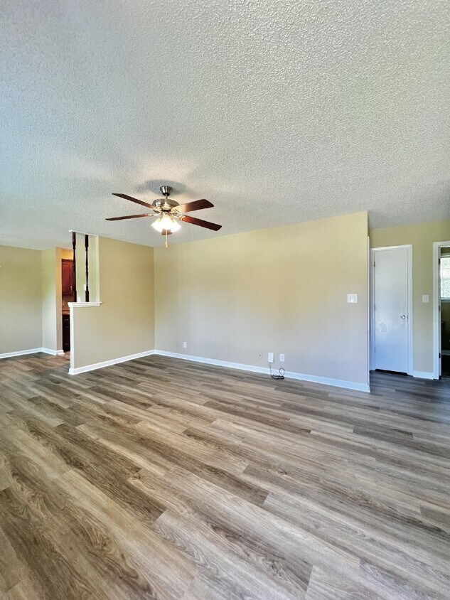 Primary Photo - "Charming 3-Bedroom Rental with Modern Amenities in Clarksville, TN!"