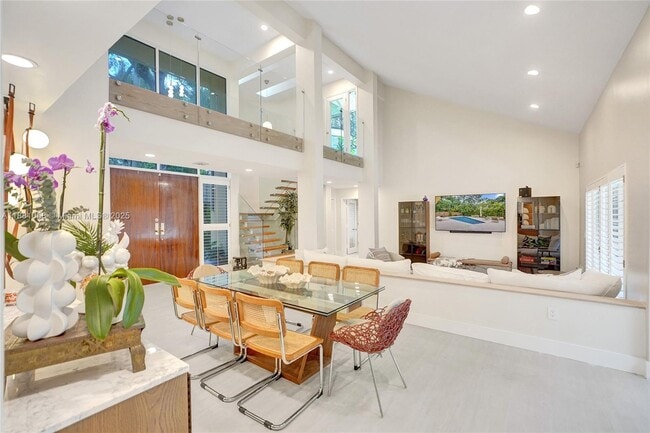 Building Photo - 2360 Tigertail Ave