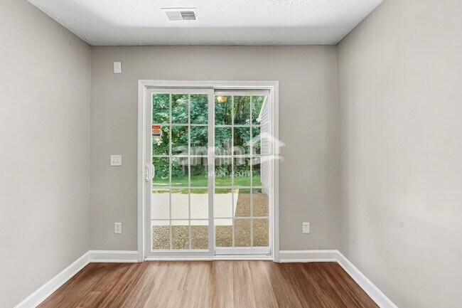 Building Photo - 8028 Meadowview Ln
