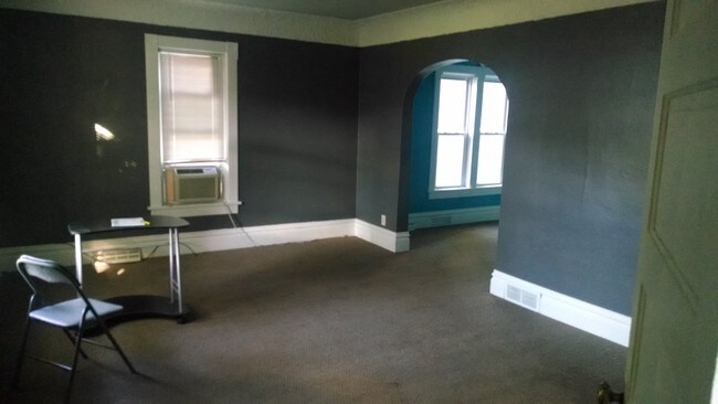 Front Living Room - 1207 W 2nd St