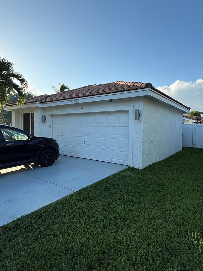 Building Photo - 17442 SW 21st Ct