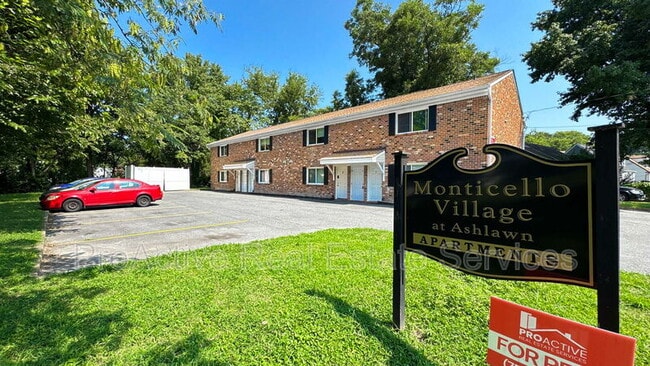 Building Photo - 312 Ashlawn Dr