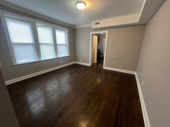 Foto del edificio - 8123 S Maryland Ave