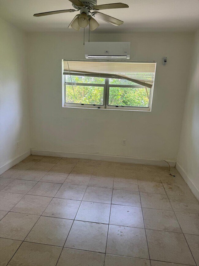 Foto del edificio - 1340 NE 111th St