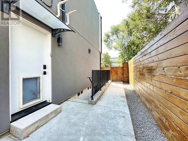 Building Photo - 42 Tottenham Rd