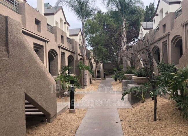 Foto del edificio - 12608 Carmel Country Rd