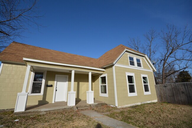 Foto del edificio - Rent This Spacious 3 Bedroom 1 Bath