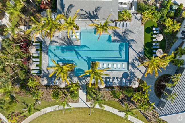 Resort Style Pool - Alton Central Park