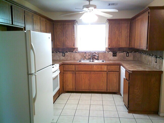Foto del edificio - 6812 NW Willow Creek Dr