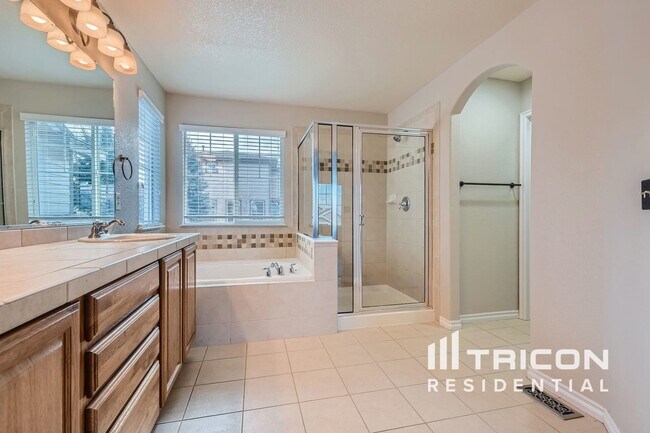 Foto del edificio - 5400 Cloverbrook Cir