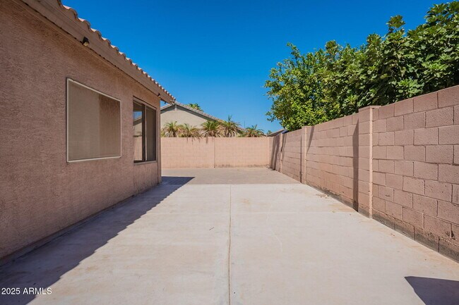 Building Photo - 11820 W Cambridge Ave