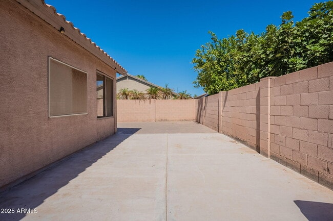 Foto del edificio - 11820 W Cambridge Ave