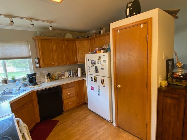 Kitchen pantry - 777 Eagle Dr