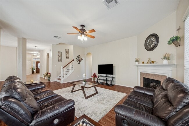 Foto del edificio - 5019 Peabody Hill Ln