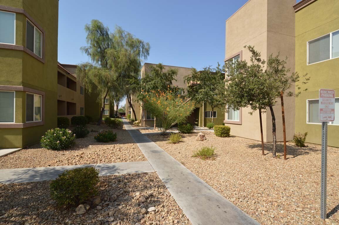 Primary Photo - 2nd floor condo in a gated Northwest commu...
